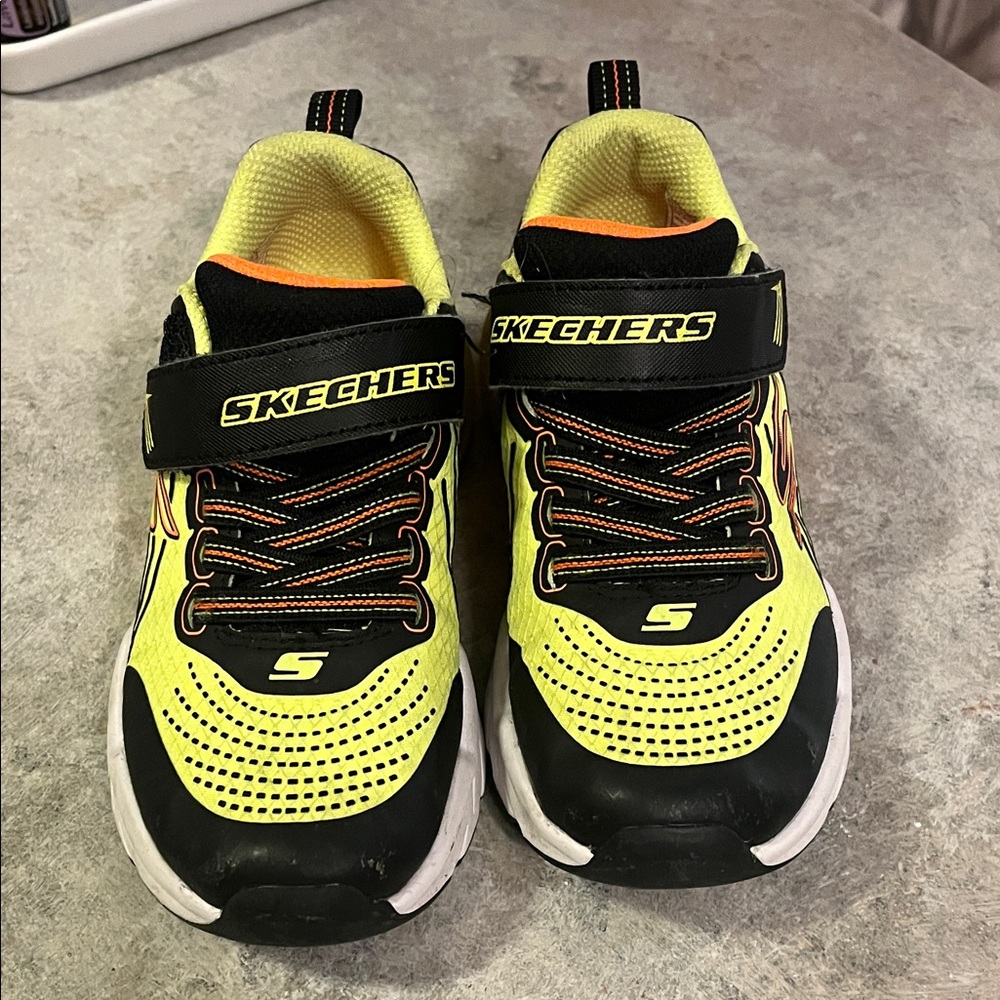 Skechers Kids' Neon Yellow and Black Sneakers size little kid 12.5